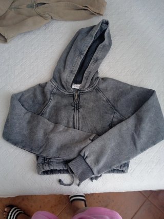 Sudadera Bershka Gris