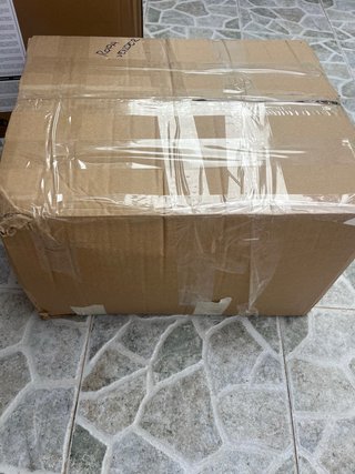 Caja de 9kg  con ropa variada de mujer y hombre