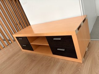 Urge // Si regala mobile TV in legno