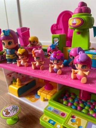 Guardería Pin y Pon con bebés y profesora