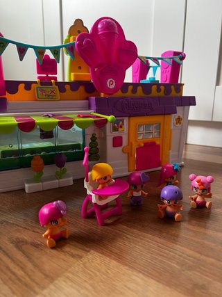 Guardería Pin y Pon con bebés y profesora