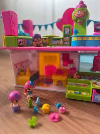 Guardería Pin y Pon con bebés y profesora