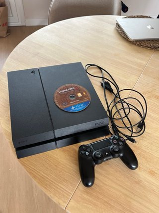 PS4 (PlayStation 4) 500GB + Mando + Uncharted 4