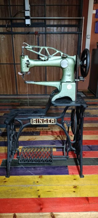 Máquina de Coser Industrial Singer