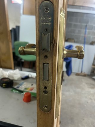 Puerta de Madera Clásica