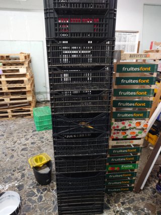 Cajas de Plástico Negras Cada Uno 0,50 Tango 200