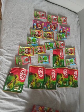 Lote de dulces y chocolates japoneses