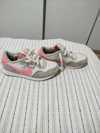 Zapatillas Nike Blancas y Rosas