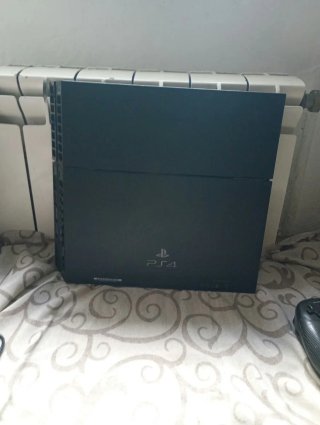 Ps4 con 2 mandos HeN/ Juegos