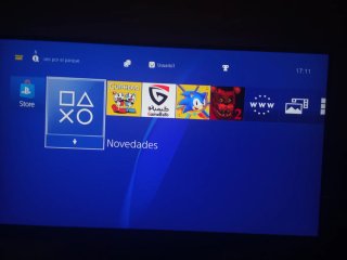 Ps4 con 2 mandos HeN/ Juegos