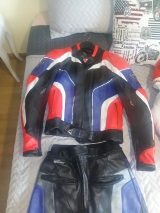 Mono de cuero para moto