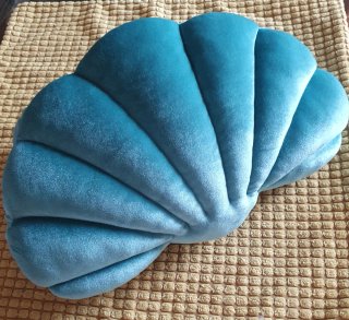 Cojín decorativo azul turquesa forma concha