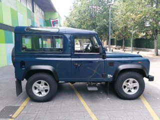 Land Rover Defender 90 TD5 año 2000(122 cc)