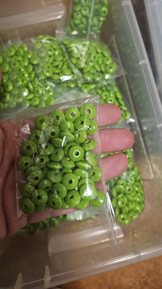 500 lentejitas de madera verde manzana
