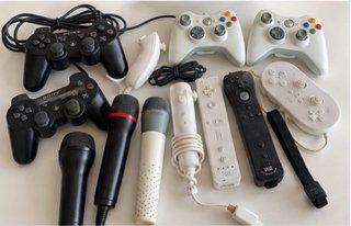 Pack 5 Consolas Retro con Mandos y Accesorios