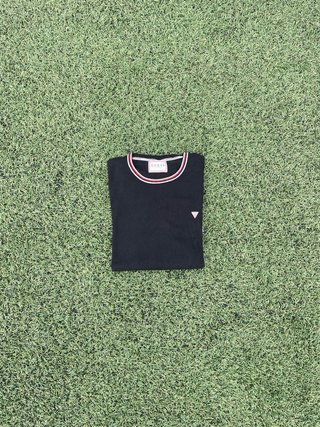 Jersey GUESS Negro y Rojo