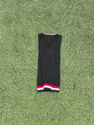 Jersey GUESS Negro y Rojo