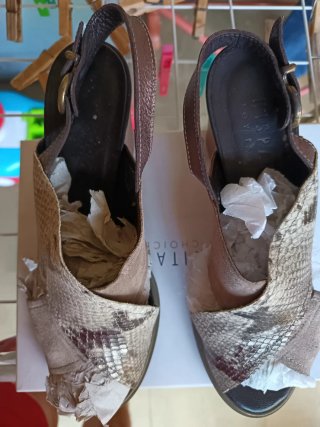 Sandalias de tacón ITALY CHOICE beige y oro