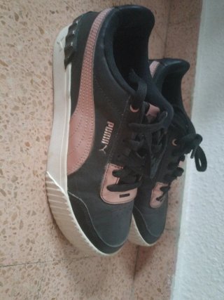 Zapatillas Puma Negras y Rosas