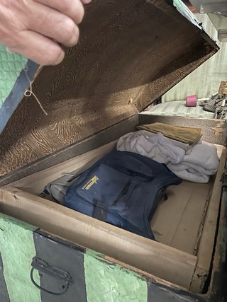 3 Baúles Antiguos de Madera y Latón (1 pequeño)