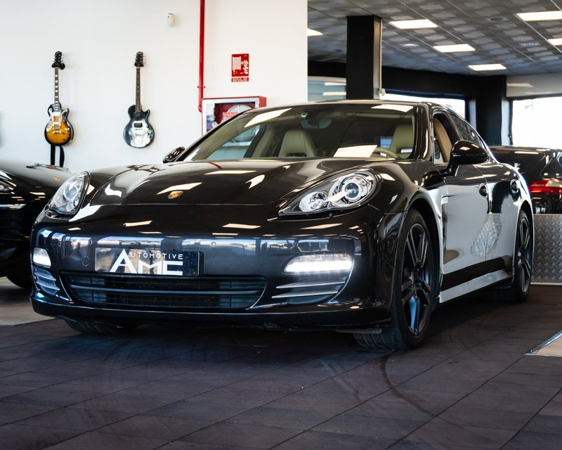Porsche Panamera 4S 2012