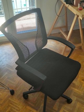 Silla de oficina ergonómica negra