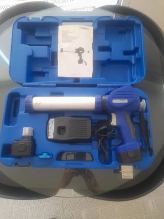 Pistola de Silicona con 2 Baterías y Cargador