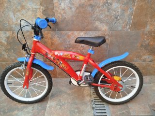 Bicicleta infantil Paw Patrol roja
