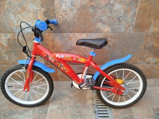 Bicicleta infantil Paw Patrol roja
