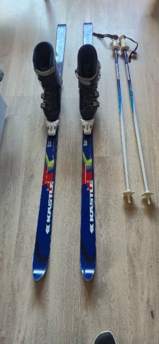 Esquís Kastle con botas y bastones Rossignol