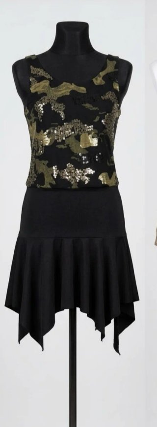 Top lentejuelas camuflaje y falda negra T. M