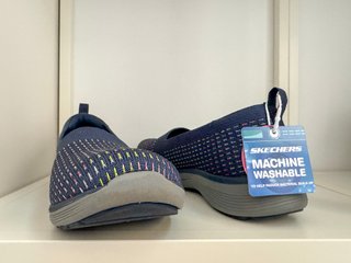 Skechers Mujer Azul Multicolor Talla 38.5