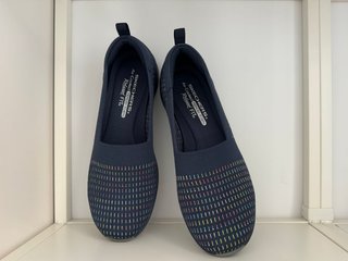Skechers Mujer Azul Multicolor Talla 38.5