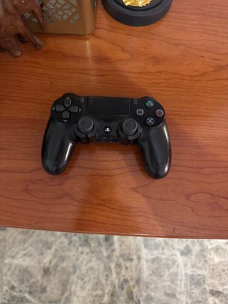 PS4 (PlayStation 4) Negra + Mando + Cables