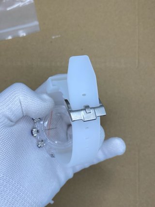 Caja de Reloj Transparente con Correa Blanca vk63a