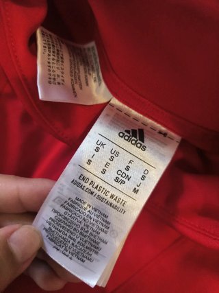 Conjunto deportivo Adidas rojo y azul