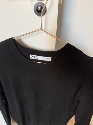 Jersey Zara negro cuello redondo