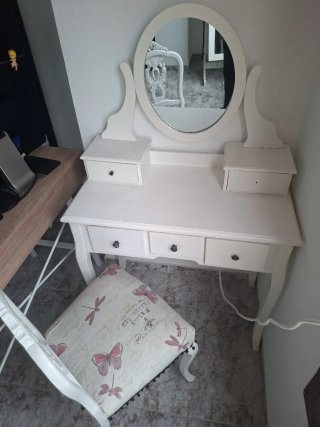 Tocador Blanco con Espejo y Silla