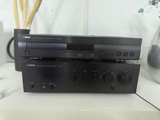 Altavoces Yamaha Soavo 1 con amplificador S-1000