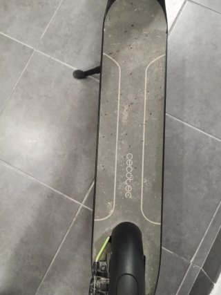 Patinete Cecotec Bongo 25 km. Buen estado.