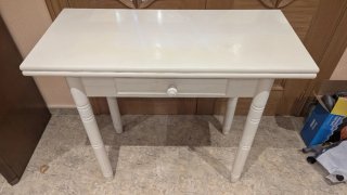 Mesa auxiliar extensible blanca con cajón