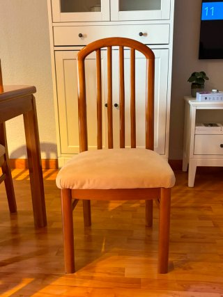 Mesa Extensible y 6 Sillas de Madera