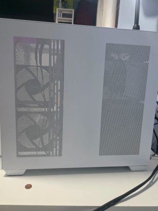 PC Gaming con Torre Blanca rtx 5060