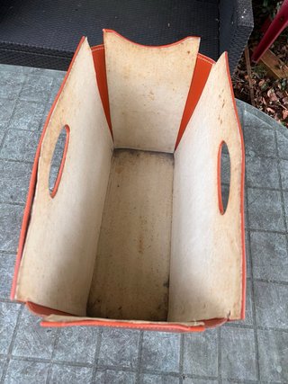 Revistero de piel naranja