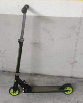 Patinete plegable negro y verde