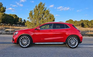 Mercedes-Benz GLA AMG 7G Techo nacional impecable