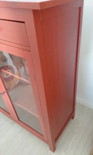 Vitrina Hemnes IKEA Roja