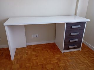 Mesa de estudio con cajonera