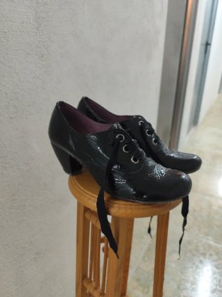 Zapatos negros. Poco uso.