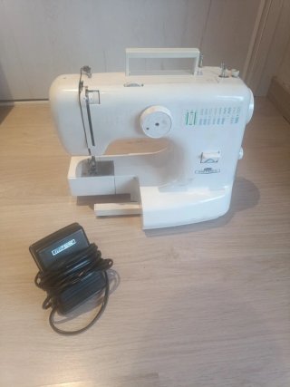 Máquina de coser Victoria (pieza encallada)